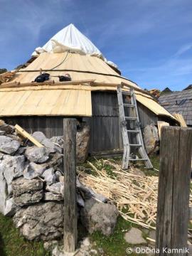 Preskarjeva koča na Veliki planini - obnova strehe (4)